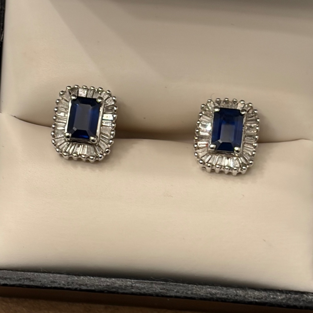 Effy 14K gold & genuine diamond & sapphire earrings, studs.